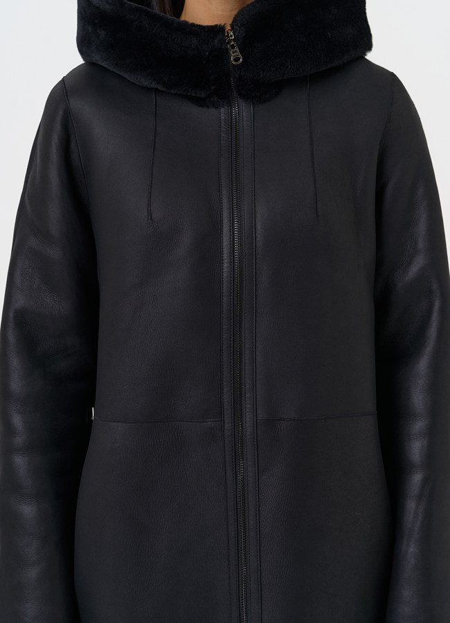 Натуральная двухсторонняя дубленка с капюшоном модель № 28957 универмаг малина