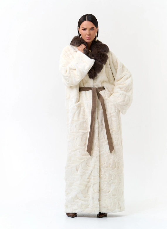 Длинная шуба с воротником из меха песца