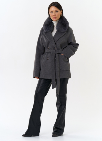 Женское утепленное пальто с отделкой из меха песца
