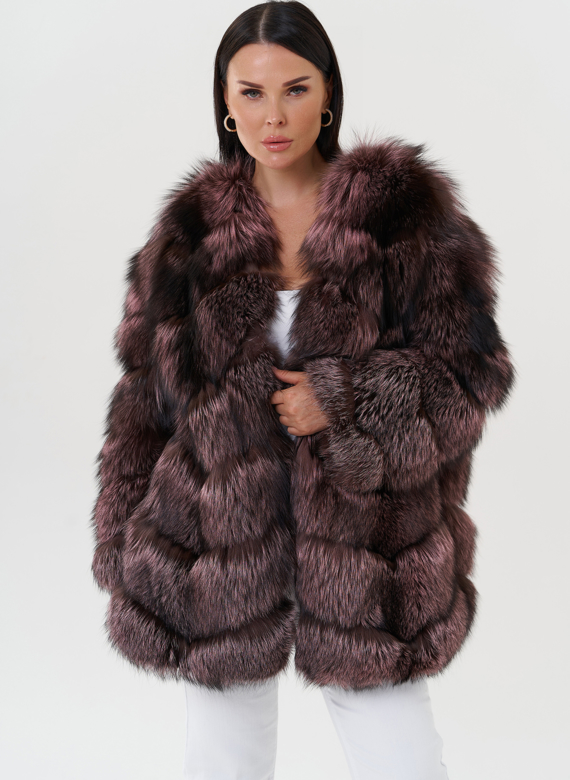 Женская шуба из меха чернобурки розового цвета