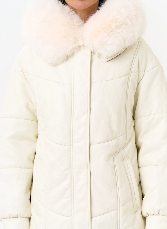 Женский пуховик из эко кожи со съемным эко мехом фото