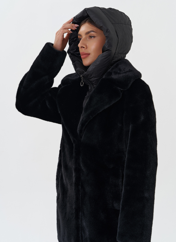 Куртка из эко меха с капюшоном