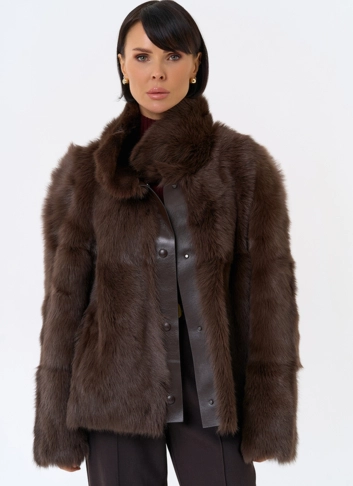 Женская короткая дубленка с воротником стойкой