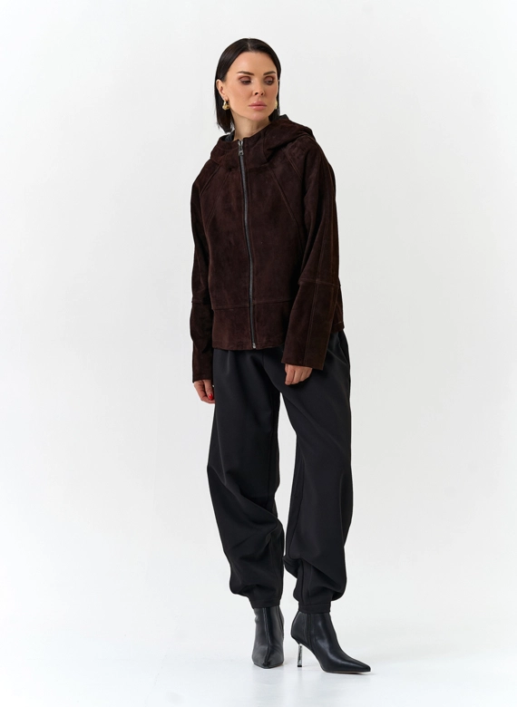 Женская куртка из натуральной замши с капюшоном