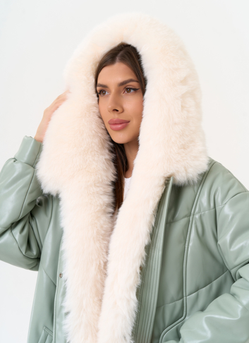 Женский пуховик из эко кожи с отделкой из эко меха