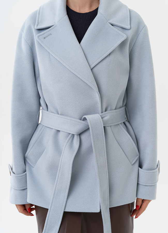 Укороченное пальто с поясом модель № 29890 универмаг малина