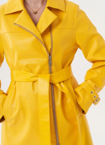 Удлиненный жакет из эко кожи с поясом