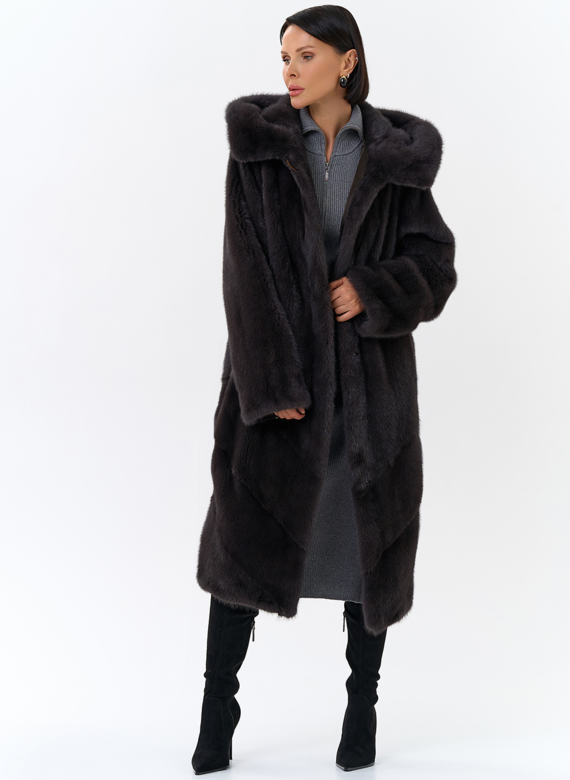 Женская шуба из норки силуэта баллон с капюшоном